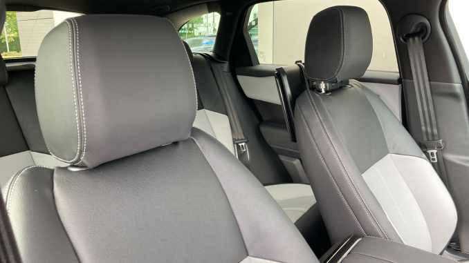 Land Rover Range Rover Velar 3.0 D300 MHEV Belgravia Edition Satin 5dr Auto Diesel Estate - Image 25
